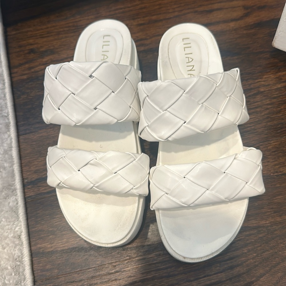 Liliana wedge slides